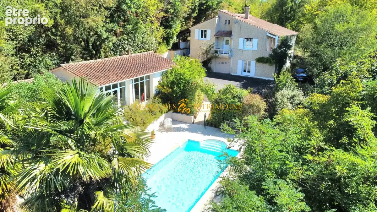 Photo Maison à Ruelle-Sur-Touvre au prix de 365 000€