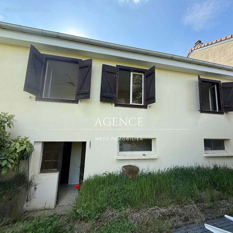Maison à SEMECOURT