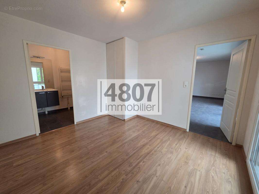 Appartement à ETREMBIERES