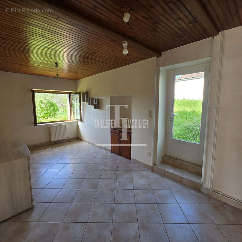séjour - Maison à SAINT-FRONT-D'ALEMPS
