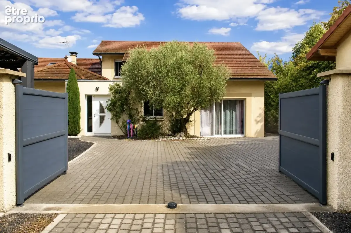 Maison T9 avec piscine - Chatenay - photo 1