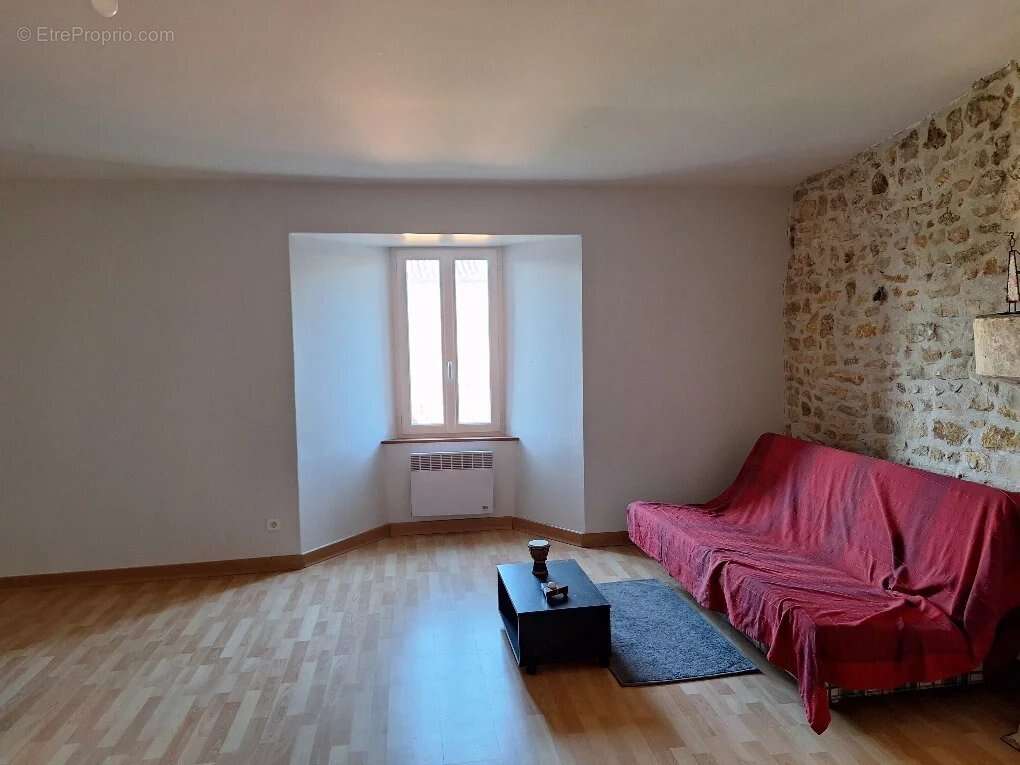 Maison à CHASSENEUIL-SUR-BONNIEURE