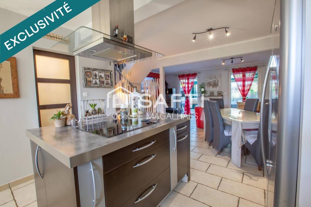 Photo 1 - Maison à LE MESNIL-SAINT-DENIS