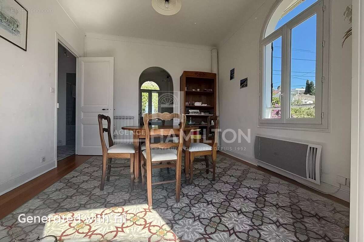 Maison à CHATEAUNEUF-GRASSE