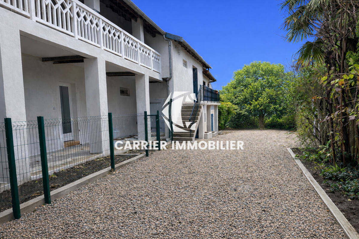 Appartement à GENAY