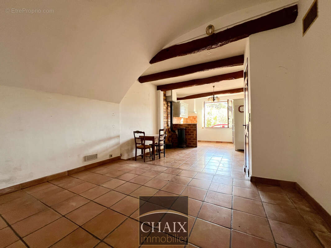 13420 GEMENOS - Maison de village à rénover fort potentiel - photo 3