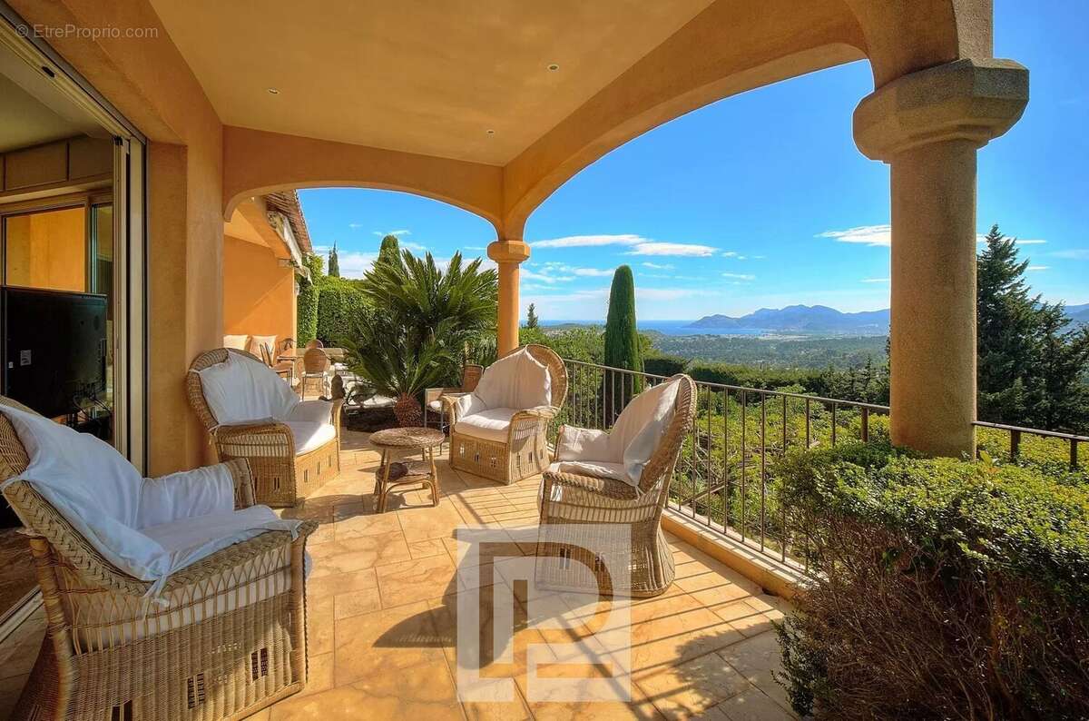 Maison à MOUGINS