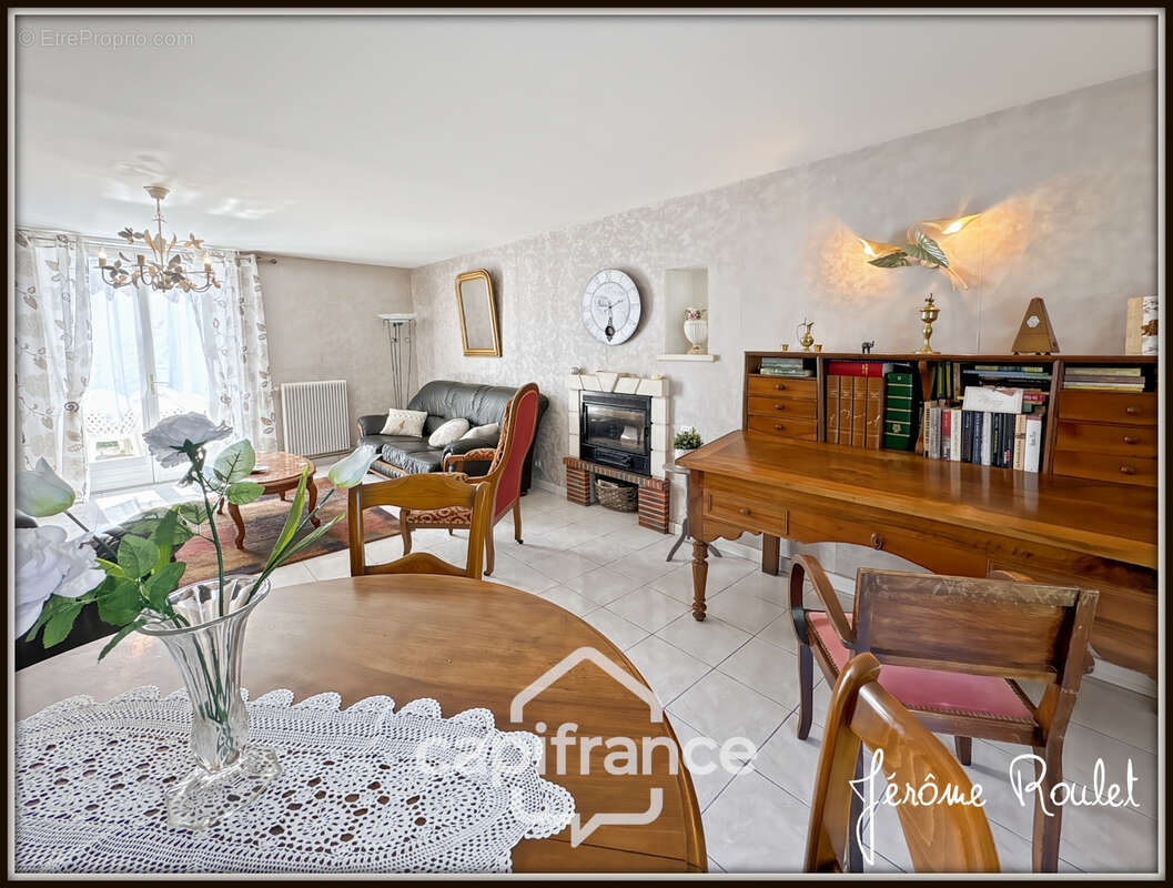 Maison en pierre à vendre Champigny-En-Rochereau (86), 6 pièces, 4 chambres, terrain 1 900 m² avec dépendances - photo 8