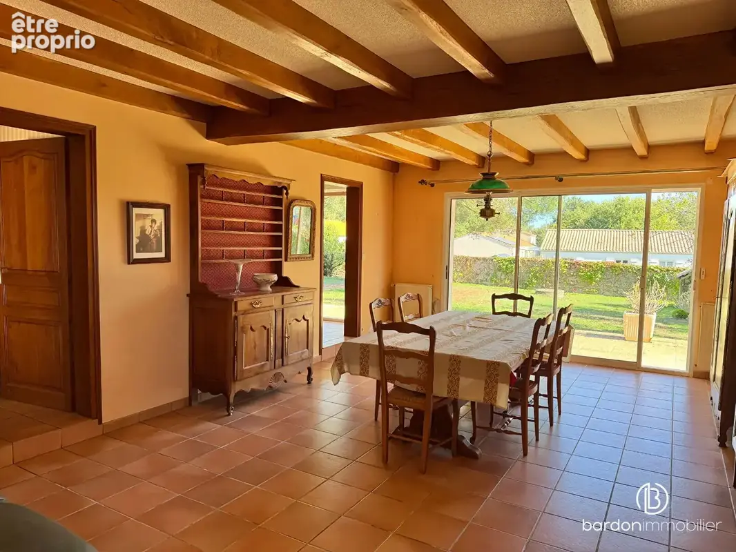 Maison 6 pièces - 140 m² - Centre ville de La Garnache - photo 4