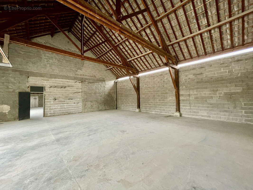 Commerce à MONETEAU