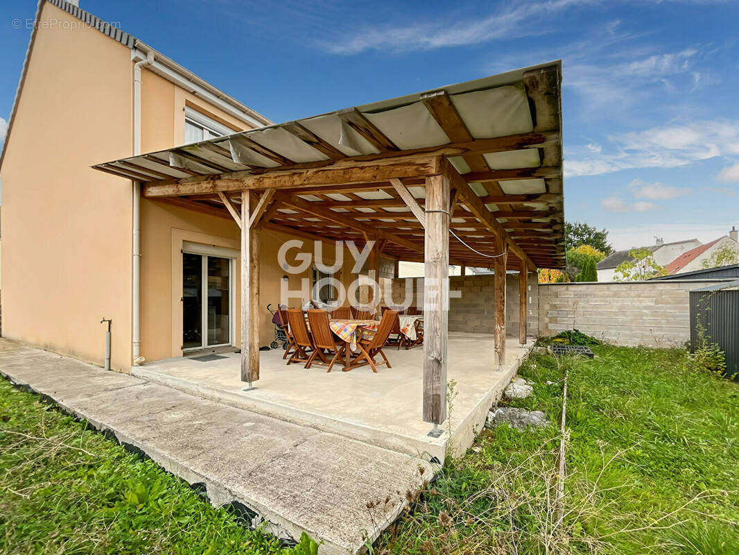 Maison à FONTENAY-TRESIGNY