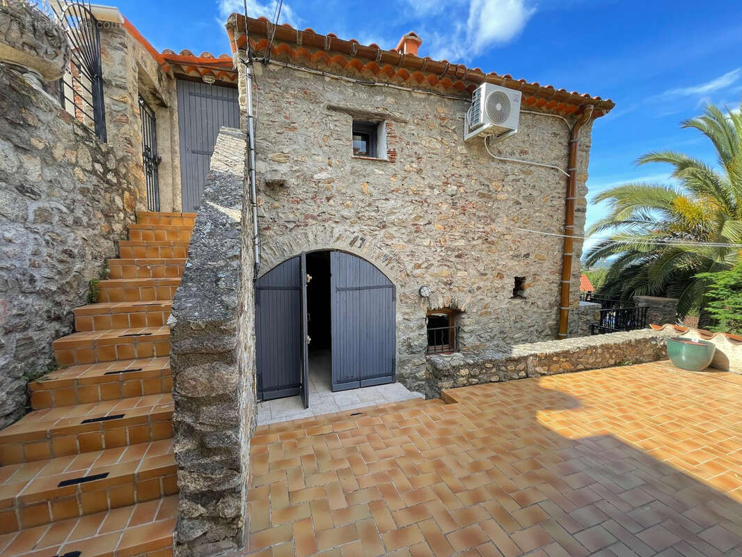 Propriété de caractère avec 4 gîtes immédiatement exploitable au cœur des Albères, proche de la Méditerranée e - photo 12
