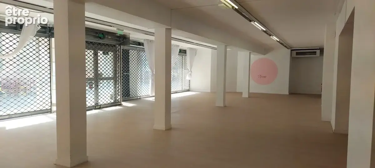 Belfort plein centre , vends local commercial de 832m2+ 400m2 reserve sous sol - photo 2