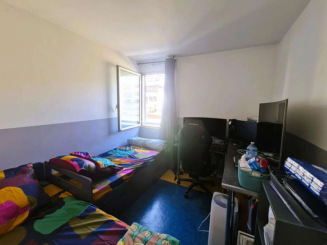 Toulon l aguillon appartement t4 traversant de 73m²  3 chambres en premier etage avec ascenseur terrasse et balcon - photo 5