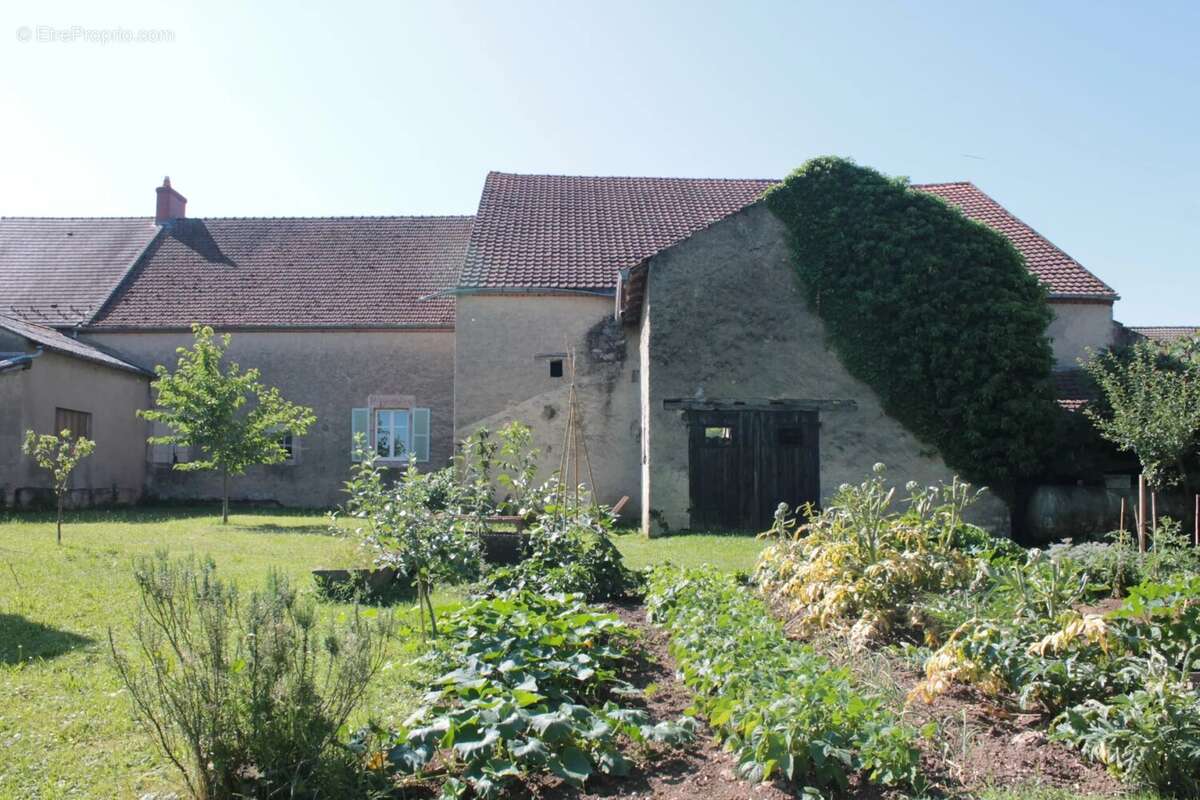 Maison à LAPERRIERE-SUR-SAONE