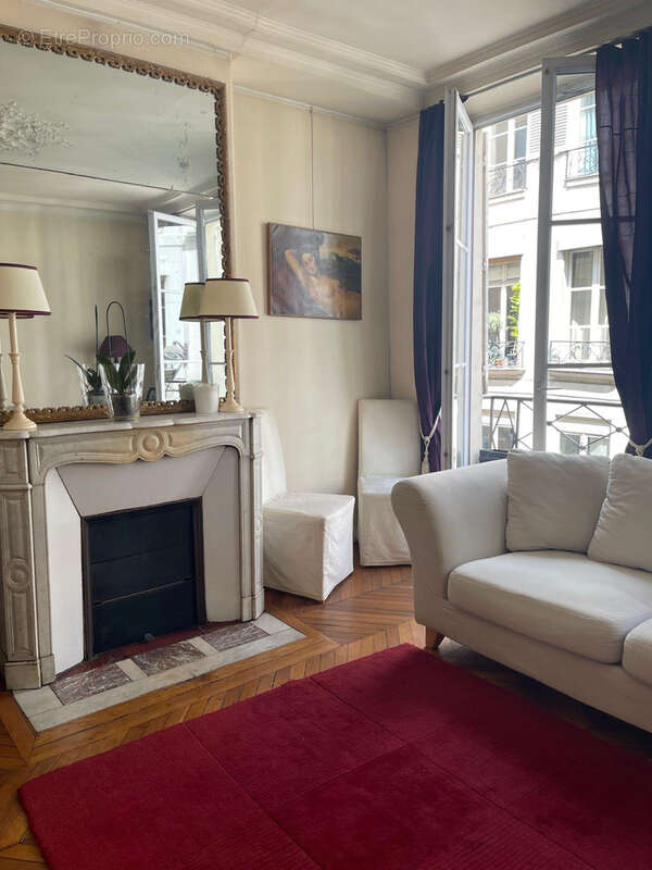 Appartement à PARIS-1E