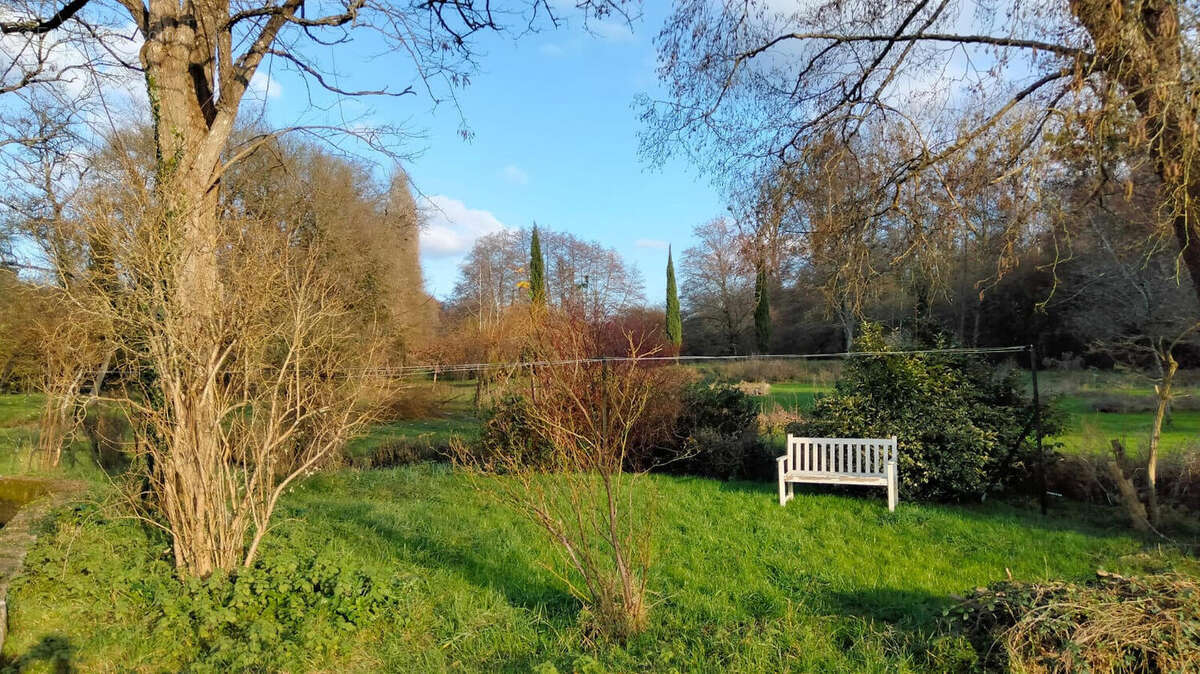 Charente. Moulin en Pierre pour Amoureux de la Nature, 8 ha, Ruisseau, Etang, Maison d'Amis, Bois - photo 4