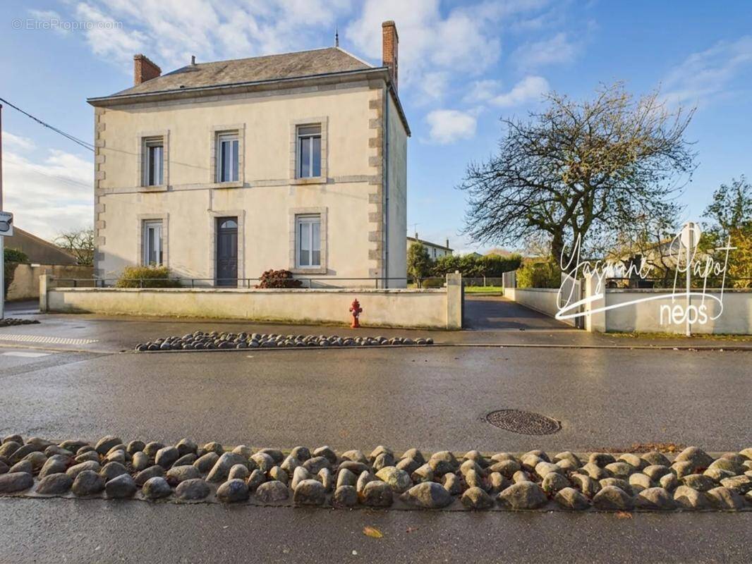 Maison à PARTHENAY