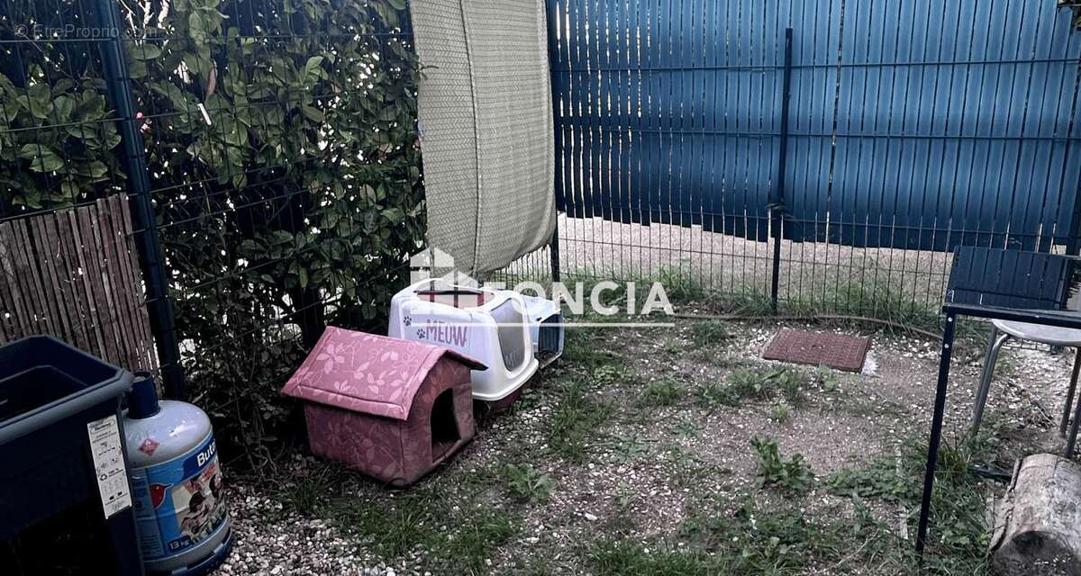 Appartement à ENTRAIGUES-SUR-LA-SORGUE