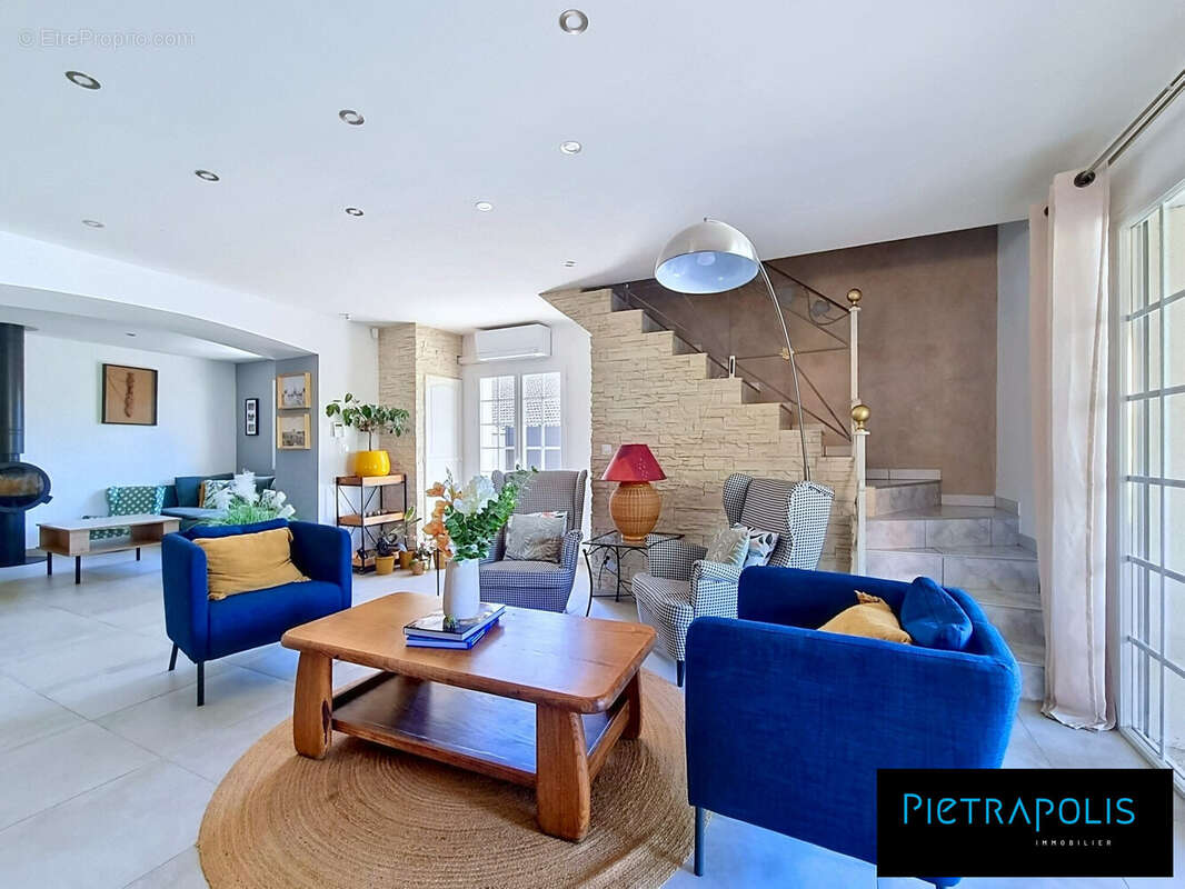 Maison 146 m² à Decines-Charpieu  - photo 4