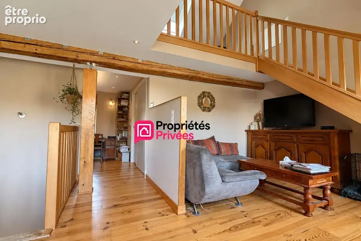 Maison T5  rénovée et Gîte T3 indépendant au coeur de Saint Ours 63230 - photo 5
