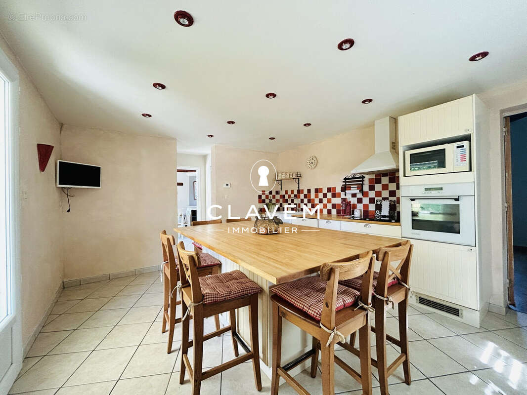 Maison 148 m² à Cavignac  - photo 4