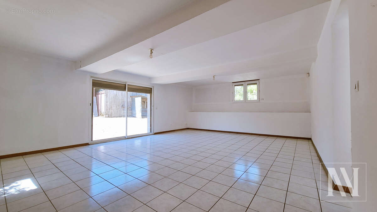 Maison familiale aux beaux volumes avec fort potentiel d'aménagement - photo 7