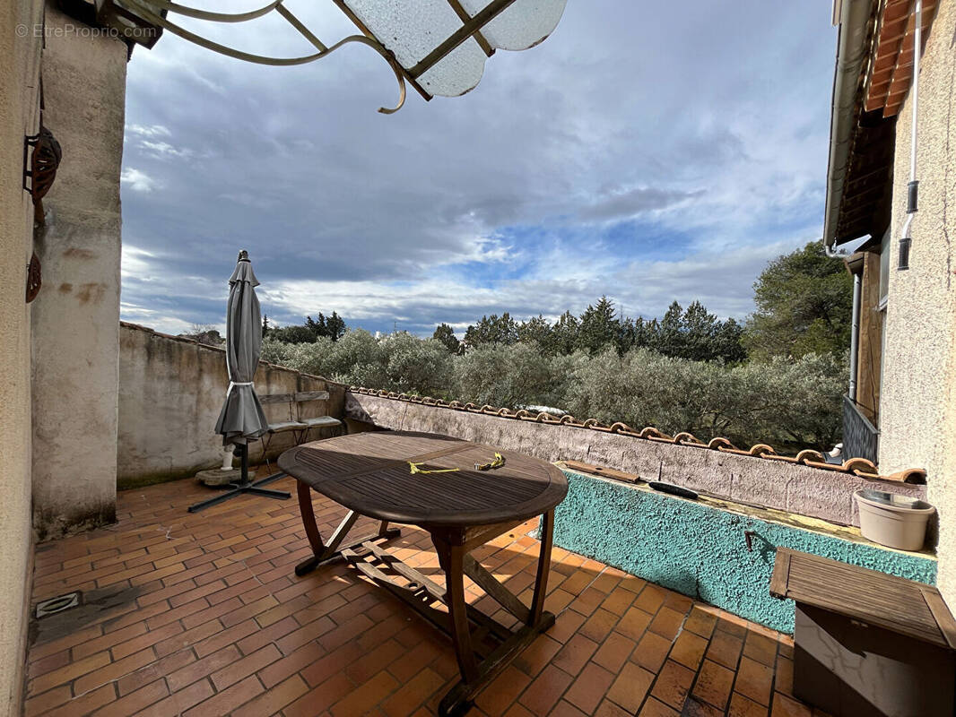 Appartement à CHATEAUNEUF-DE-GADAGNE