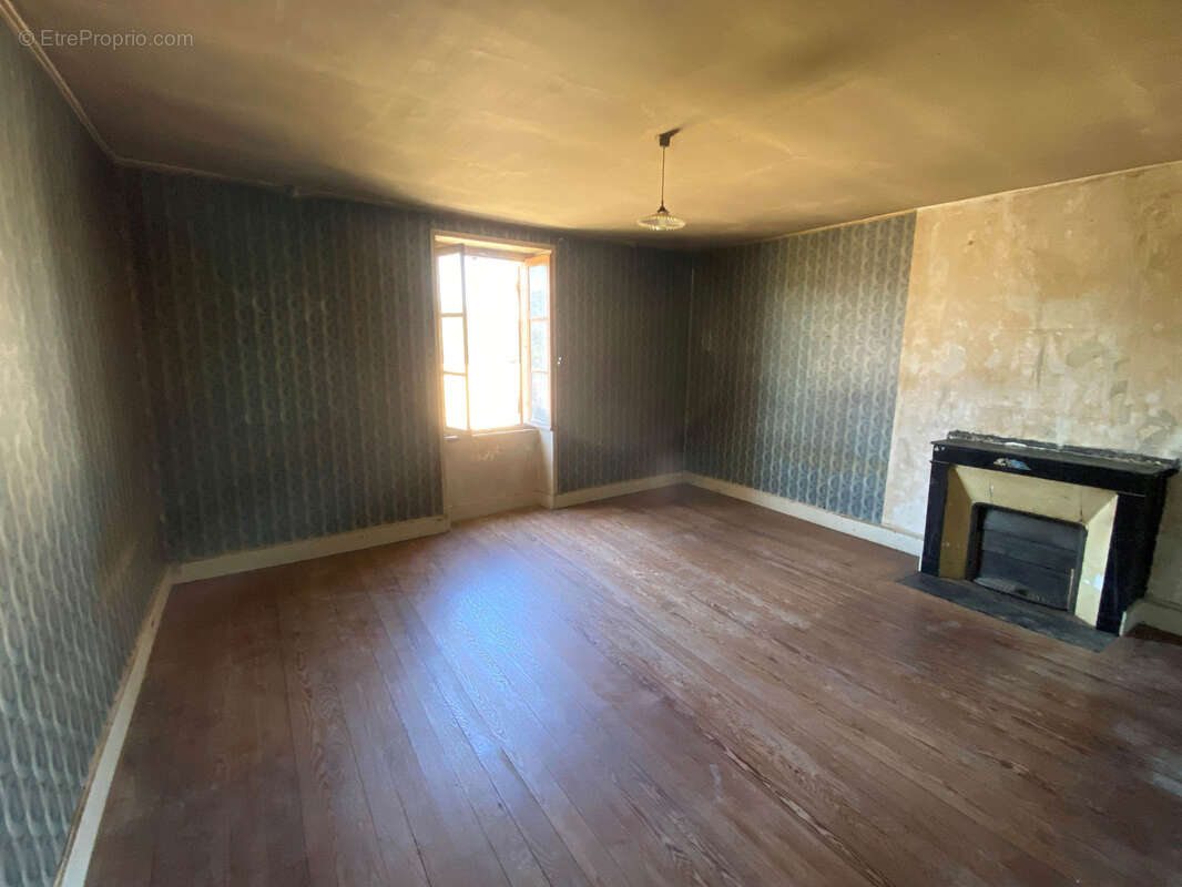 Maison à BILLY-CHEVANNES