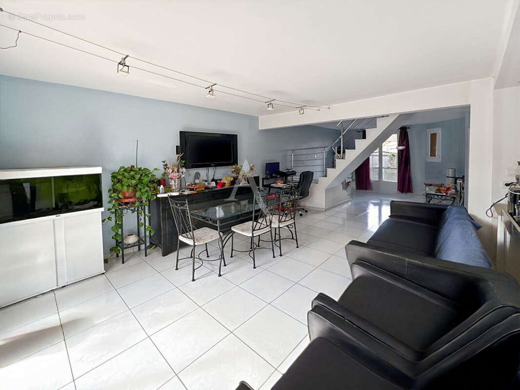 Maison à JOUY-LE-MOUTIER