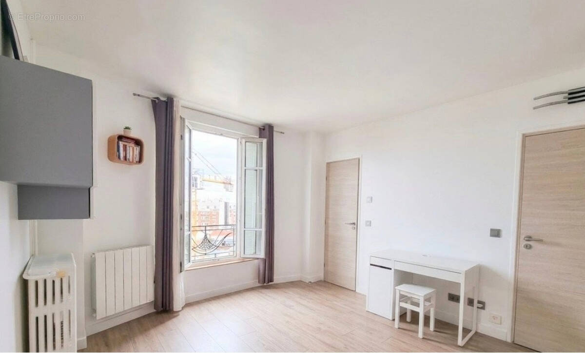 Appartement à COURBEVOIE