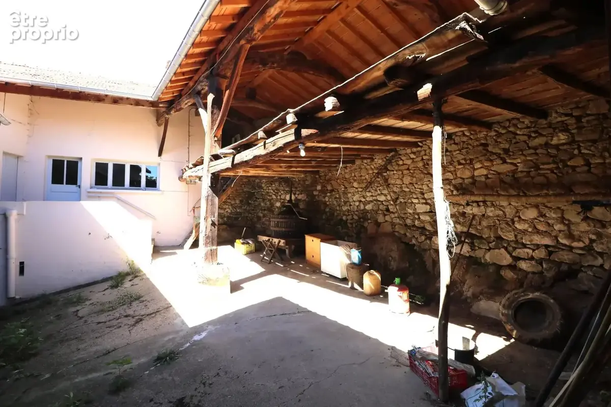 Corps de ferme sur 20 000 m² de terrain - photo 2