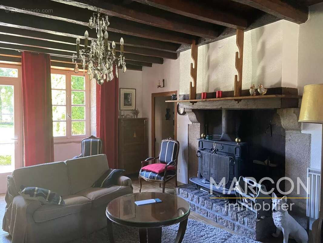 Maison à MAISON-FEYNE