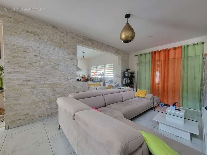 Maison à REMIRE-MONTJOLY