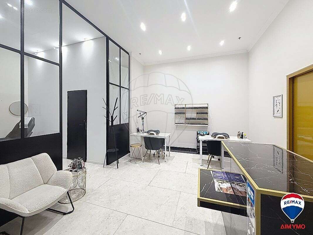 Commerce à SARROLA-CARCOPINO