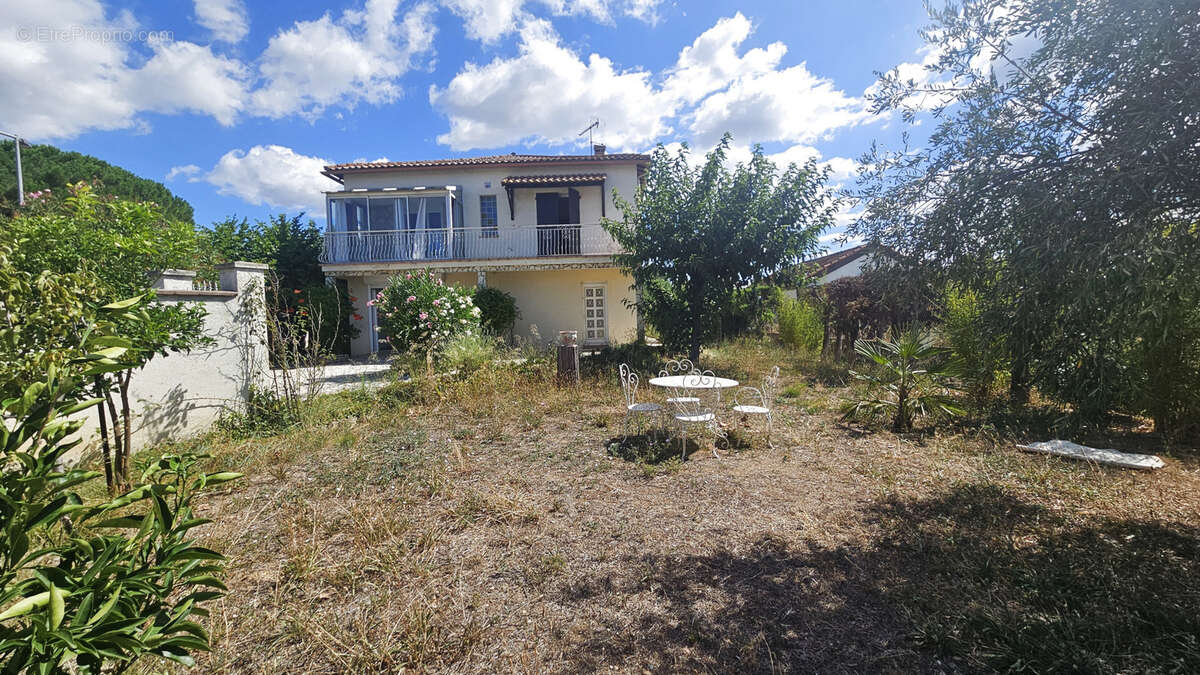 Grande maison familiale avec deux logements et terrain piscinable - photo 2