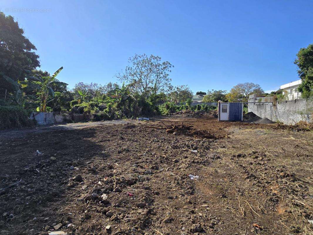 Terrain à SAINT-PIERRE