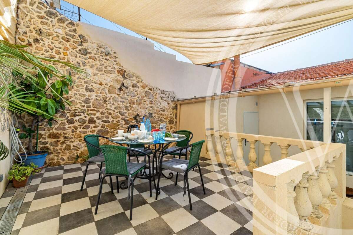 Roquebrune-Cap-Martin - Appartement rare au dernier étage avec vue sur la mer, à quelques minutes de Monaco - photo 19