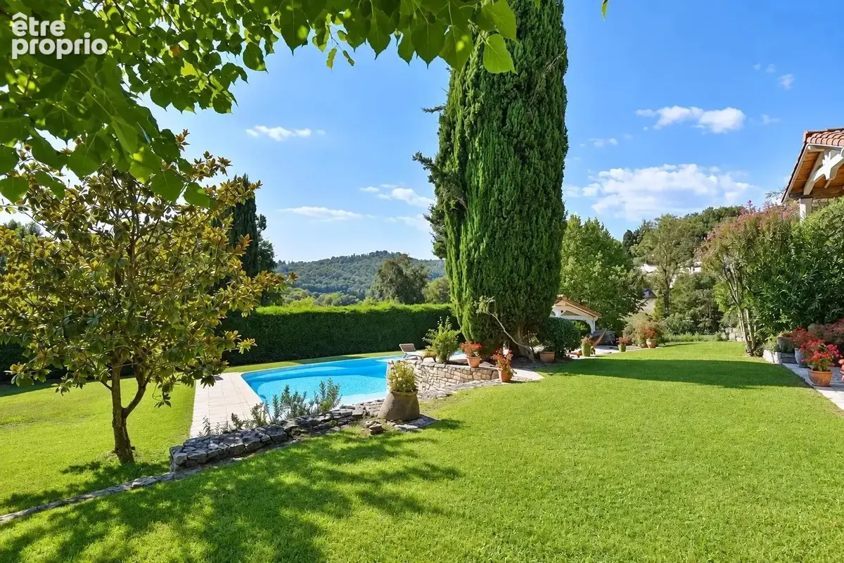 Callian– Propriété de caractère 300 m²  avec 5 chambres, piscine et terrain 1,38 ha - photo 2