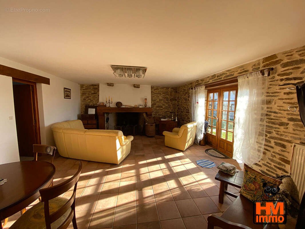 Maison à SAINT-YRIEIX-LA-PERCHE