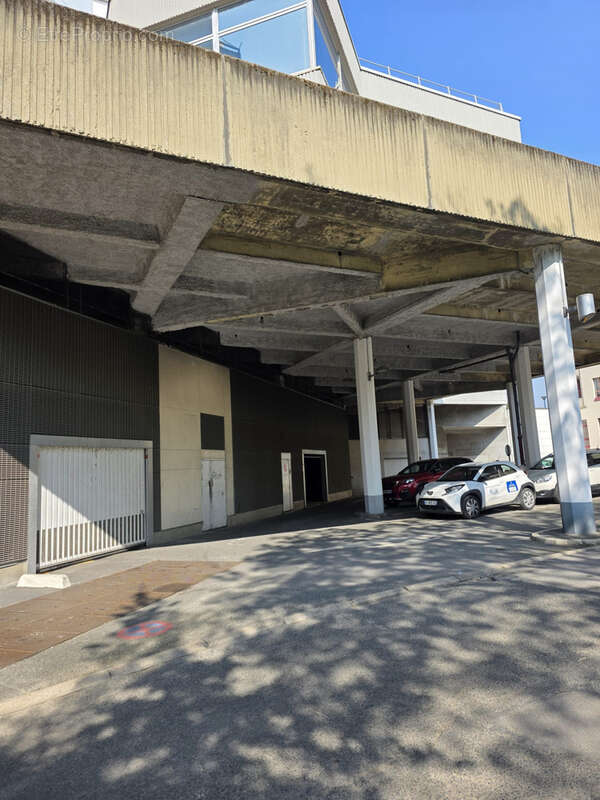 Parking à RIS-ORANGIS
