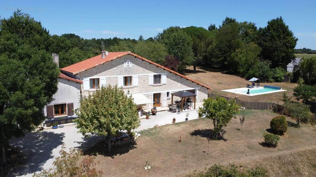 Maison à SAINT-FRONT
