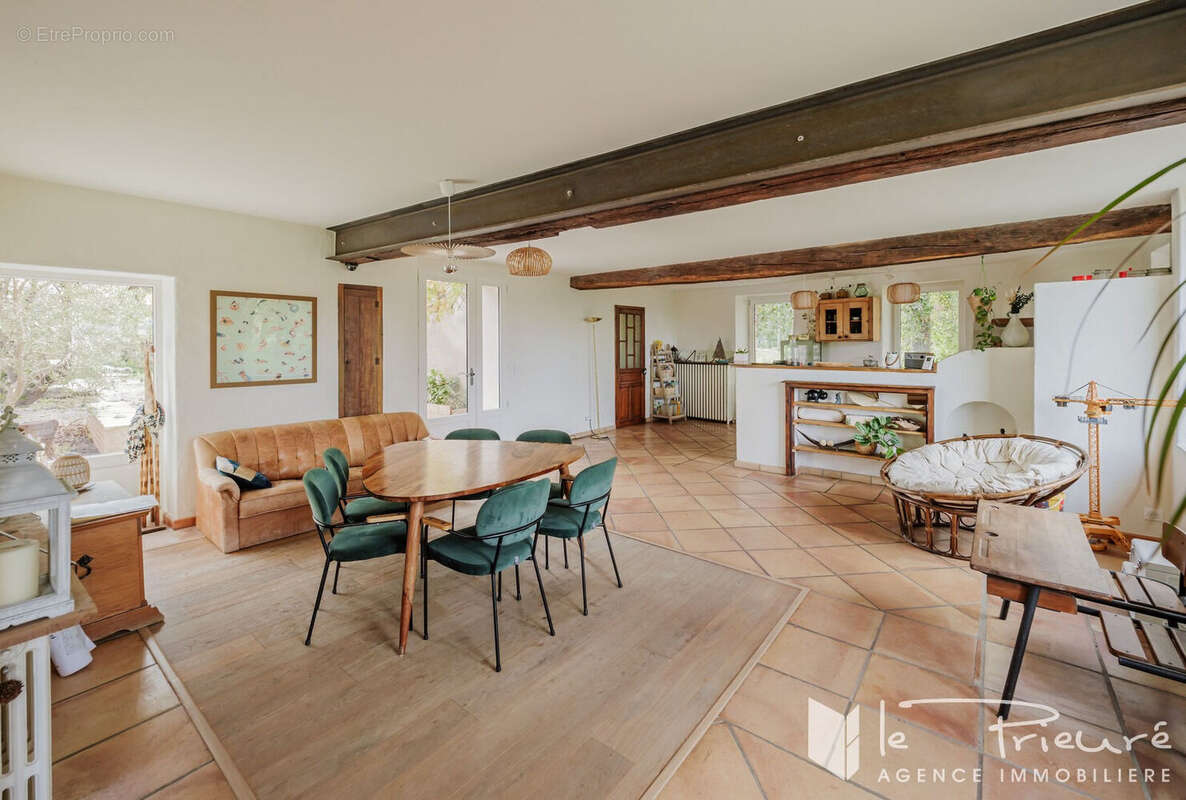 A seulement 10 mlin d'Albi !  Superbe corps de ferme rénové, 461 m², verrière, piscine et jardin arboré de 5000 m², cadre paisib - photo 7