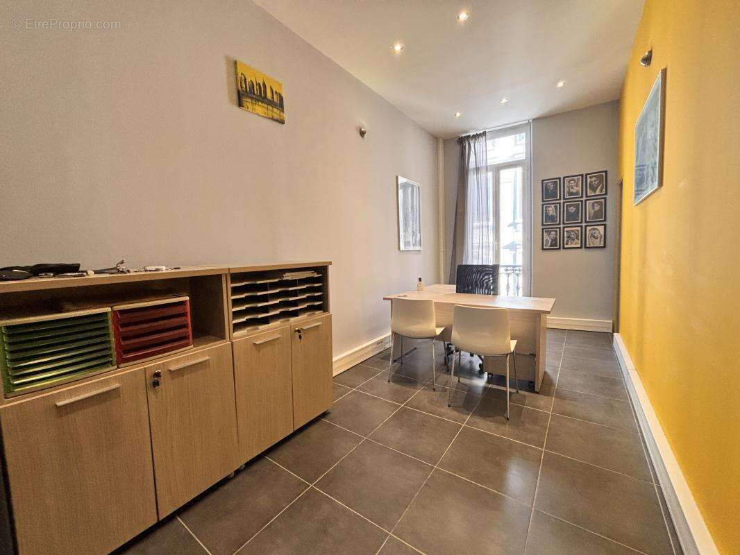 Commerce à MARSEILLE-1E