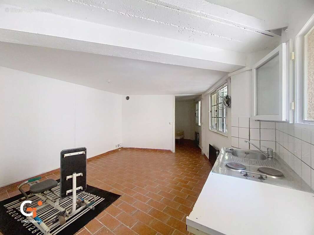 Maison individuelle - 95 m²  + 3 dépendances   -  PETIT COURONNE - photo 8
