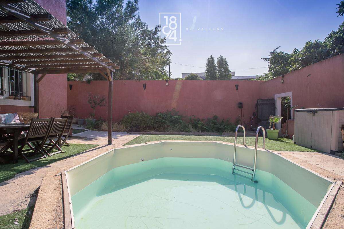 Maison 130 m2 t5 + dependance 32 m2 piscine terrain 665m2 au calme - photo 15