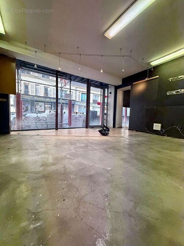 Commerce à PARIS-11E