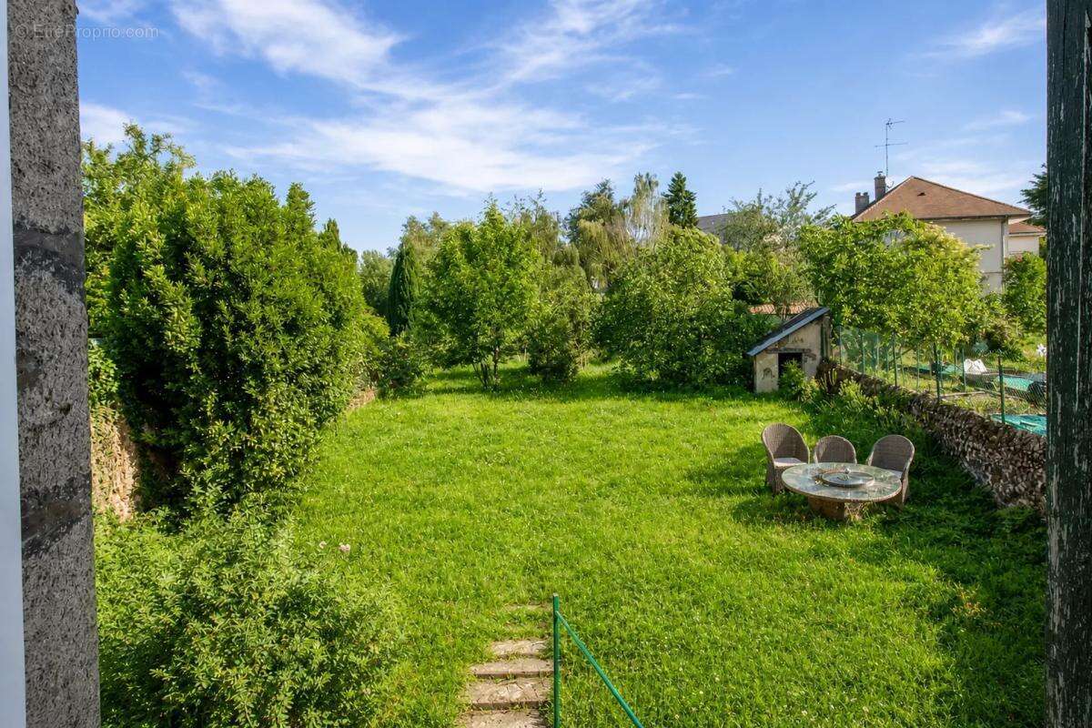 Grande maison de ville avec jardin clos et fort potentiel locatif au cœur de La Souterraine - photo 14