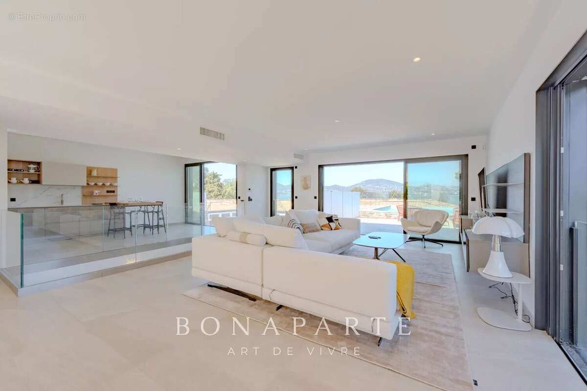 GASSIN - SAINT-TROPEZ Exclusivité : Magnifique villa-appartement en duplex avec très belle vue merUSIVITE : Magnifique "villa ap - photo 13