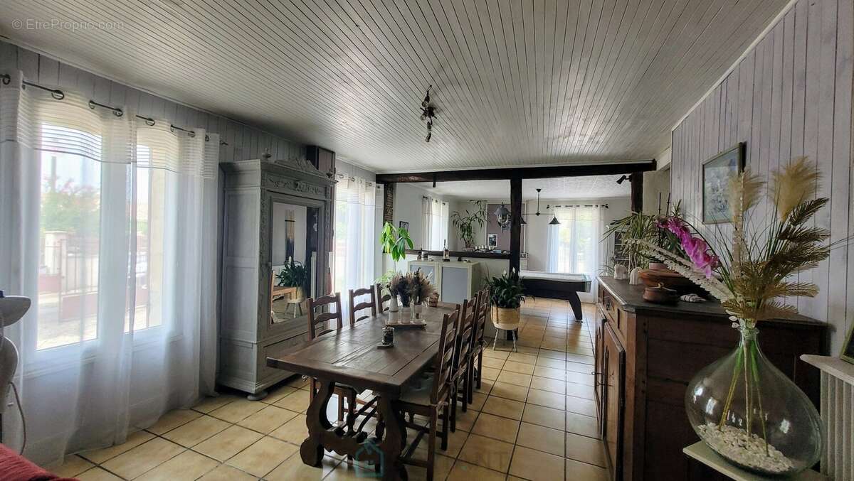 Maison à SAINT-PIERRE-D'EYRAUD